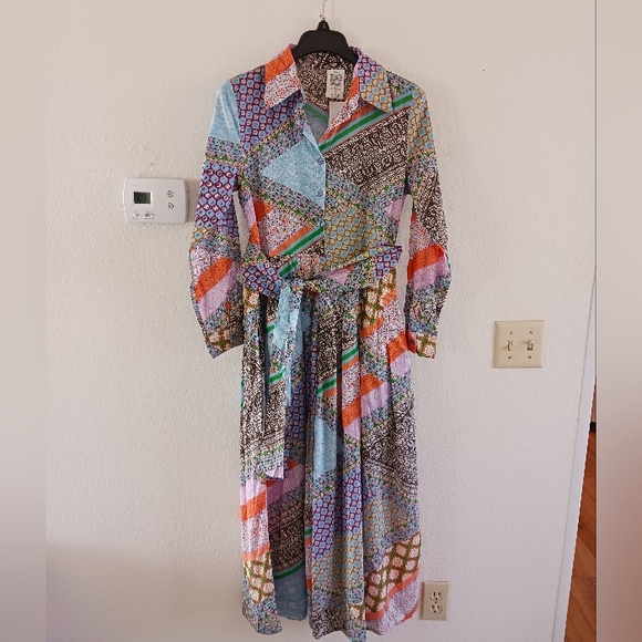 Women's A-Line Contrast Print Maxi Dress - Picture 2 of 6